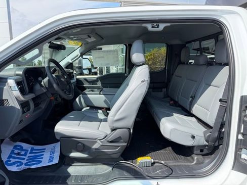 New 2025 Ford F550 4x4 Supercab Super Duty image 21