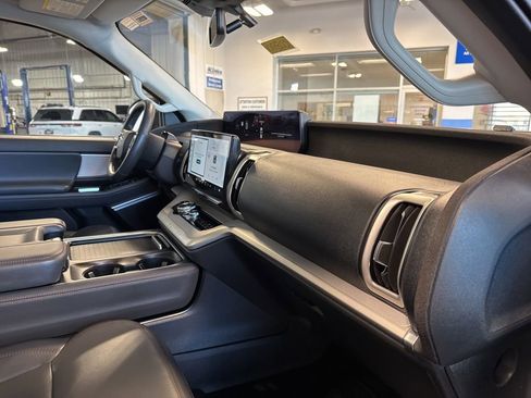 Used 2025 Ford Expedition Max Active AWD/4WD image 35