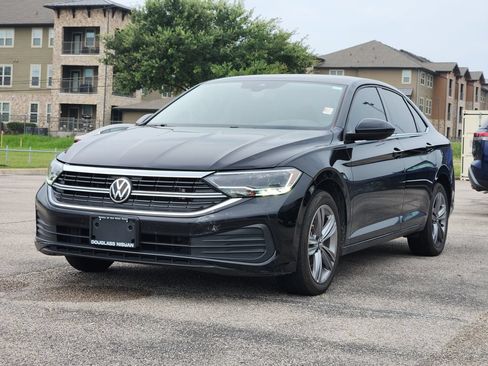 Used 2023 Volkswagen Jetta SE FWD image 2