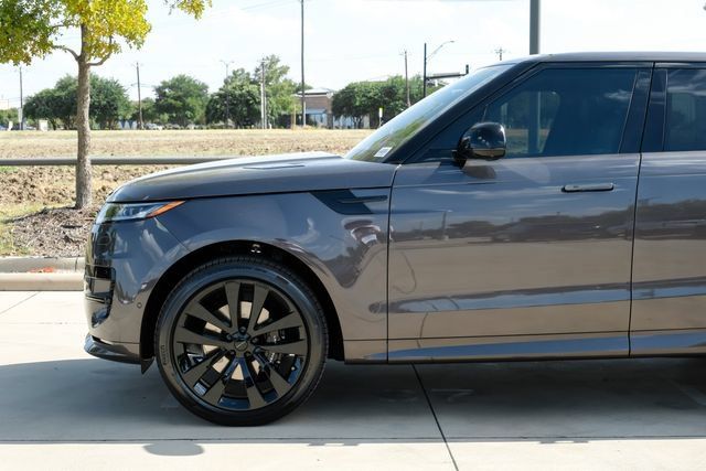 New 2026 Land Rover Range Rover Sport Dynamic SE AWD/4WD image 13