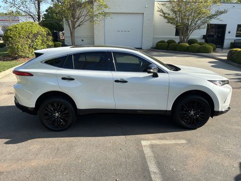 Used 2024 Toyota Venza Nightshade image 11