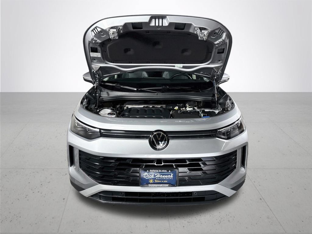 Certified 2025 Volkswagen Tiguan SE FWD image 23