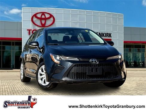 Used 2021 Toyota Corolla LE image 1