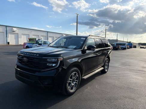 Used 2025 Ford Expedition Active RWD image 14