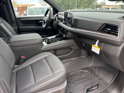 New 2026 Chevrolet Suburban Z71 w/ Comfort Package image 14