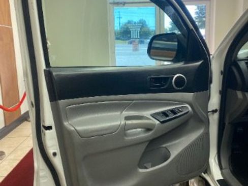 Used 2015 Toyota Tacoma 4x4 Double Cab w/ TRD Sport Package image 6