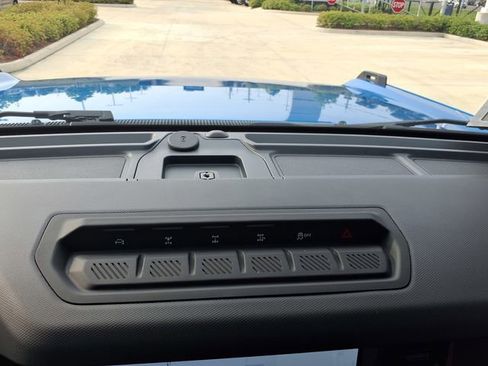 Used 2025 Ford Bronco Badlands AWD/4WD image 24