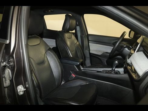 Used 2023 Jeep Compass Latitude AWD/4WD image 28