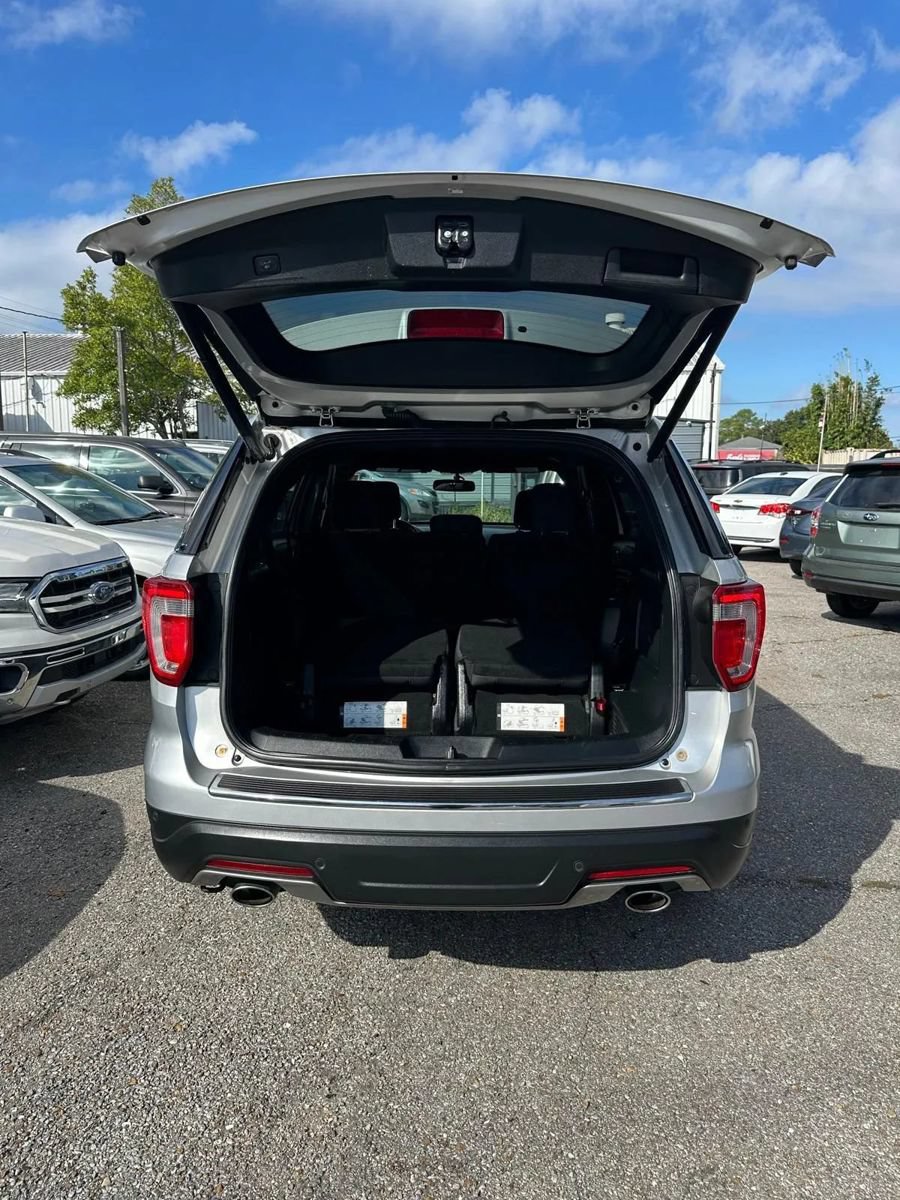 Used 2018 Ford Explorer XLT w/ Equipment Group 201A FWD image 8