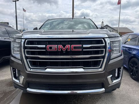 Used 2021 GMC Yukon SLT w/ SLT Premium Package AWD/4WD image 2