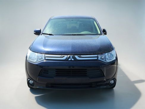 Used 2014 Mitsubishi Outlander SE image 3
