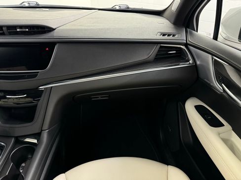 Used 2025 Cadillac XT5 Sportv w/ Technology Package image 19