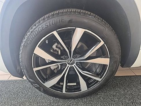 Used 2024 Volkswagen Atlas Cross Sport SEL Premium R-Line AWD/4WD image 47