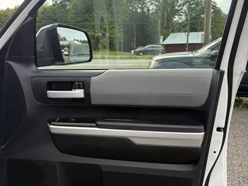 Used 2015 Toyota Tundra Limited w/ Limited Premium Package AWD/4WD image 23