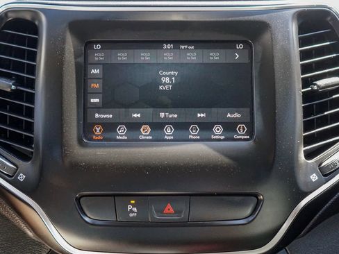 Used 2019 Jeep Cherokee Latitude Plus w/ Comfort/Convenience Group image 11