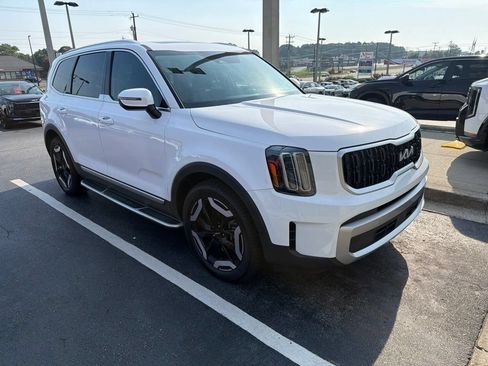 Certified 2023 Kia Telluride EX w/ EX Captain's Chair Package AWD/4WD image 3