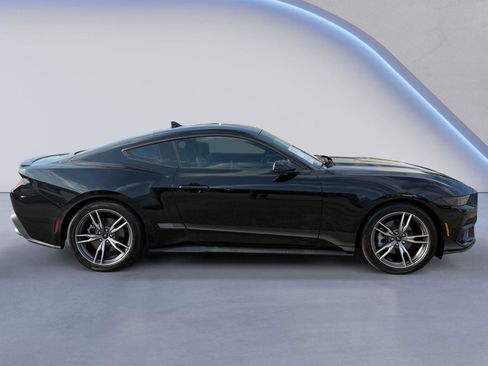 Used 2025 Ford Mustang Premium image 2