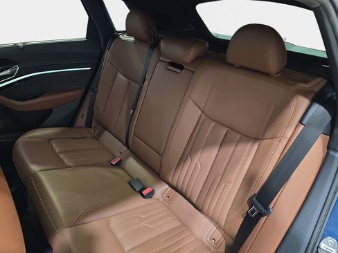 Used 2019 Audi e-tron Prestige w/ Prestige Package AWD/4WD image 14