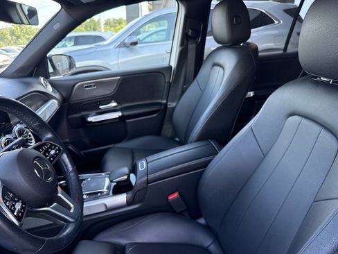 Used 2022 Mercedes-Benz GLB 250 4MATIC image 5