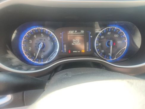 Used 2021 Chrysler Voyager Lxi FWD image 16