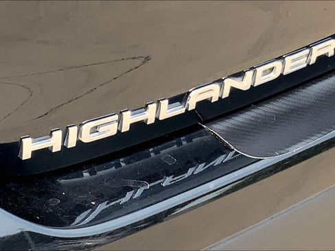 Used 2021 Toyota Highlander XLE FWD image 10