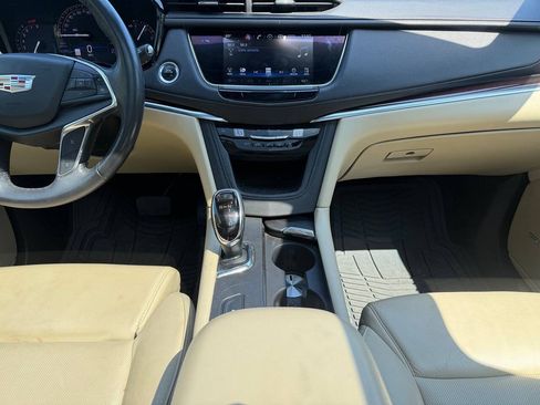 Used 2017 Cadillac XT5 Luxury w/ Driver Awareness Package FWD image 13