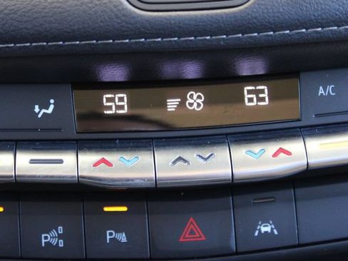 Used 2022 Cadillac XT4 Premium Luxury w/ Technology Package FWD image 21