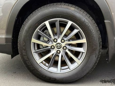 Used 2019 Toyota Highlander XLE AWD/4WD image 9