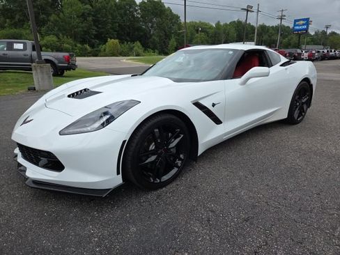 Used 2018 Chevrolet Corvette Stingray Coupe w/ 1LT RWD image 3