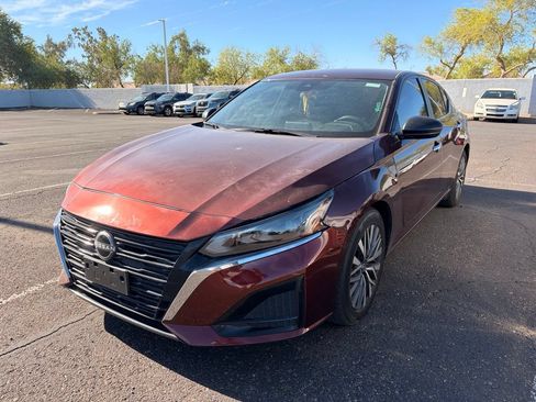 Certified 2024 Nissan Altima 2.5 SV FWD image 2