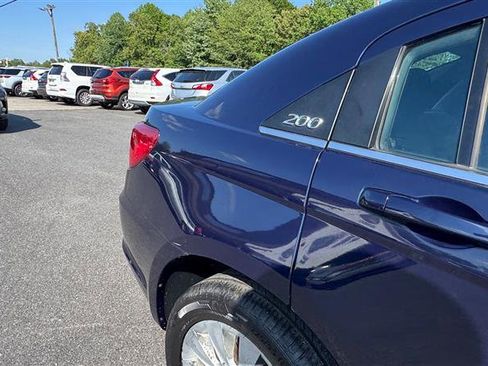 Used 2014 Chrysler 200 LX FWD image 25