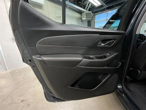 Used 2020 Chevrolet Traverse RS image 19