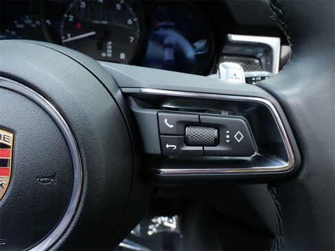 Used 2025 Porsche Macan image 24