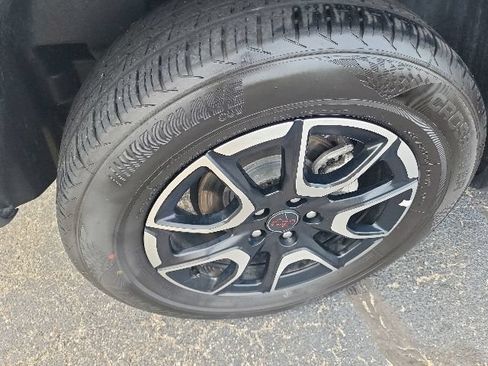 Used 2025 Jeep Compass Trailhawk AWD/4WD image 17
