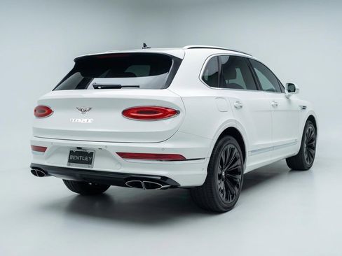 Used 2021 Bentley Bentayga AWD/4WD image 3