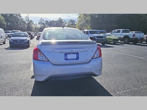 Used 2019 Nissan Versa SV image 28