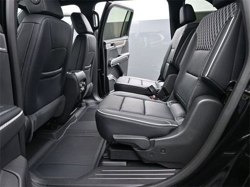 New 2025 GMC Acadia Denali w/ Super Cruise Package image 13