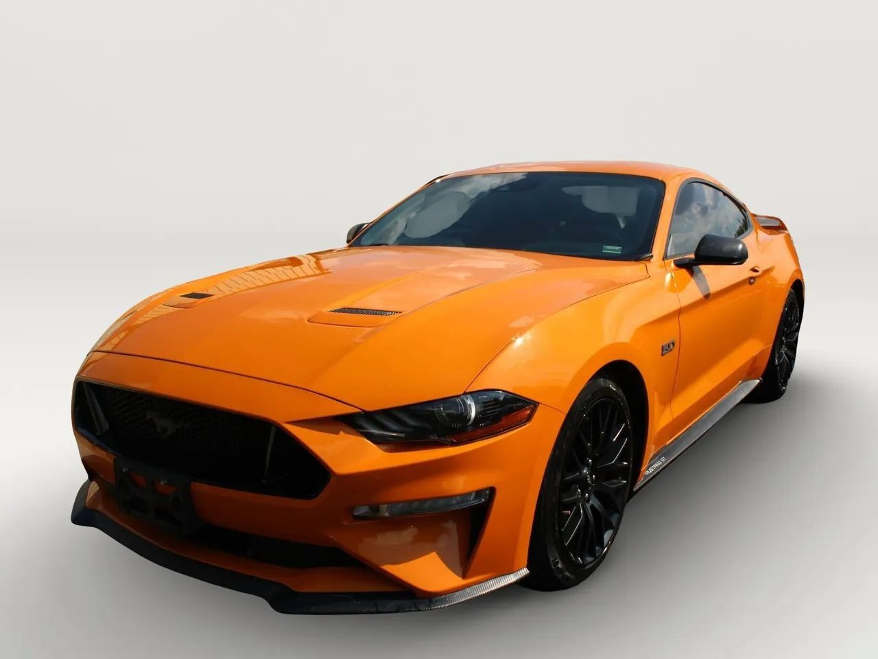 Used 2018 Ford Mustang GT Premium w/ GT Performance Package RWD image 2