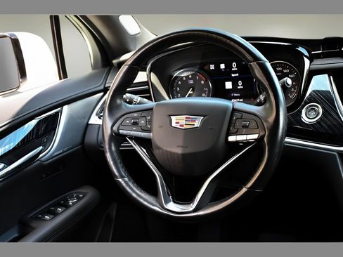 Used 2023 Cadillac XT6 Premium Luxury w/ Technology Package AWD/4WD image 17