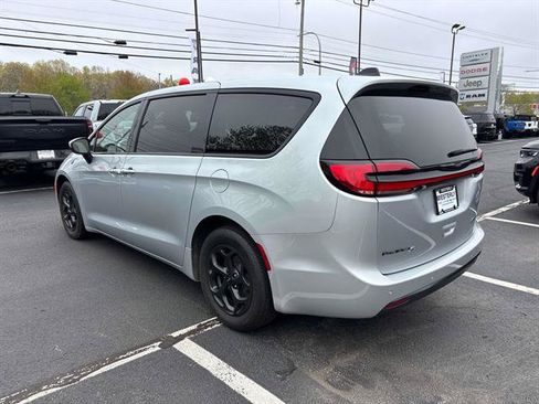 Used 2023 Chrysler Pacifica Touring-L w/ S Appearance Package FWD image 5
