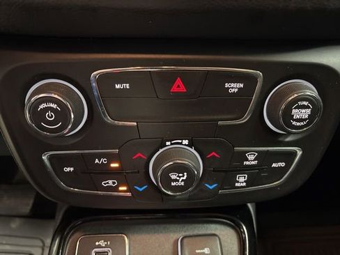 Used 2021 Jeep Compass Latitude w/ Sun and Sound Group FWD image 20