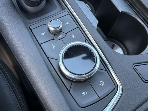 Used 2025 Cadillac XT6 Luxury image 17