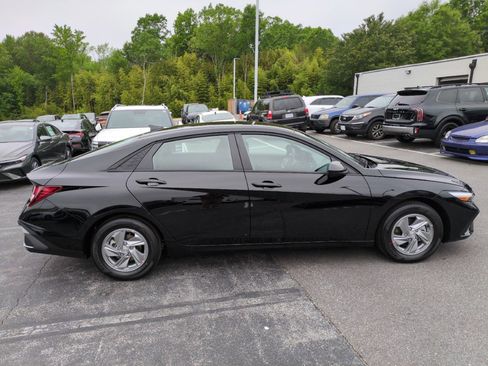 New 2026 Hyundai Elantra SE FWD image 8