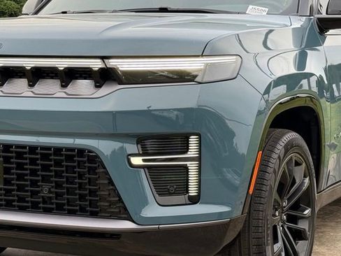 New 2026 Jeep Grand Wagoneer Summit AWD/4WD image 11