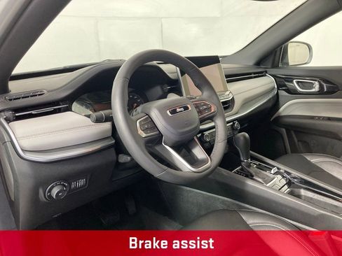 Used 2025 Jeep Compass Limited image 14