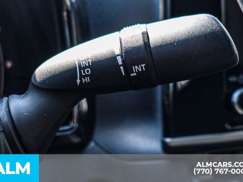 Used 2025 Toyota Camry SE image 32