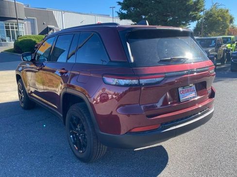 New 2025 Jeep Grand Cherokee Altitude AWD/4WD image 4