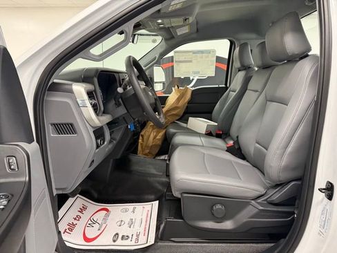New 2026 Ford F250 XL w/ XL Chrome Package image 9