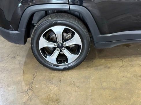 Used 2017 Jeep Compass Latitude w/ Popular Equipment Group FWD image 5