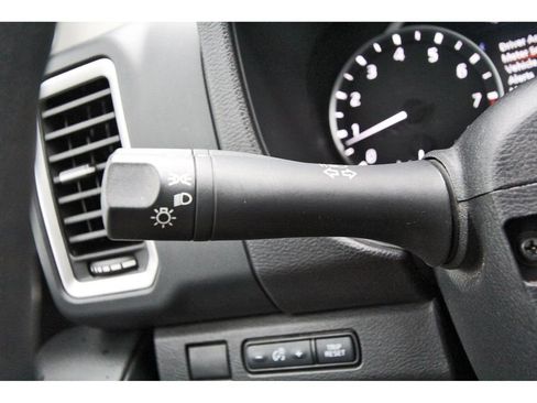 Used 2024 Nissan Frontier SV w/ Technology Package RWD image 17